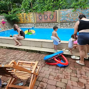 https://batumi-wonderland-guest-house.batumihotels.net